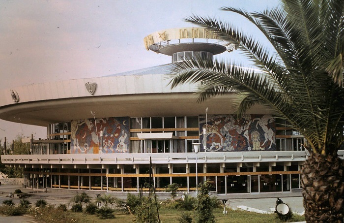 Мозаика на здании Цирка Сочи
