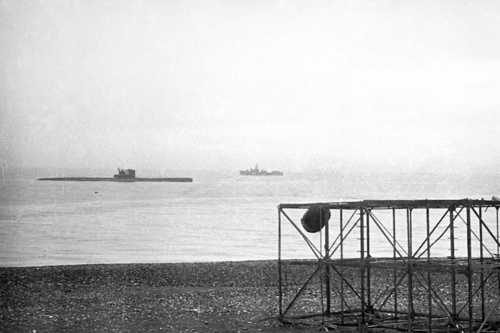 Vintage casino setting with cards and chips, symbolizing classic gaming adapted for modern apps